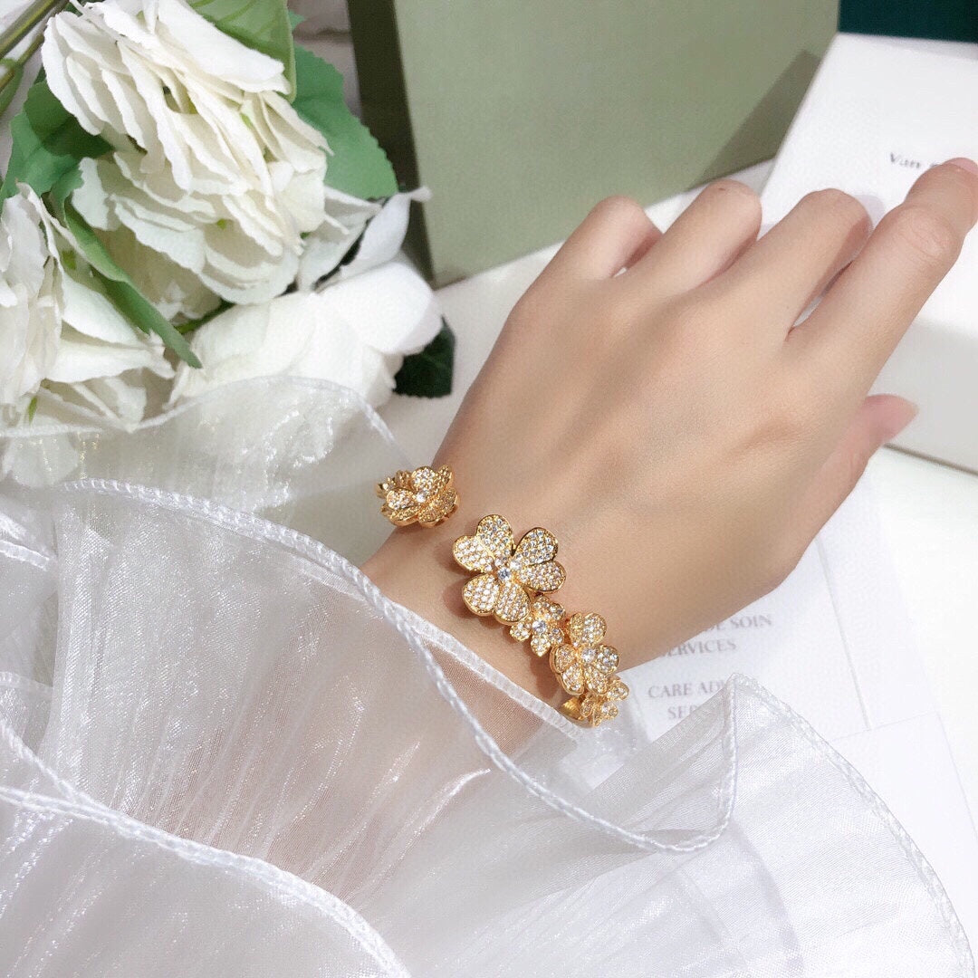 Frivole Seven Flowers Diamonds Bracelet