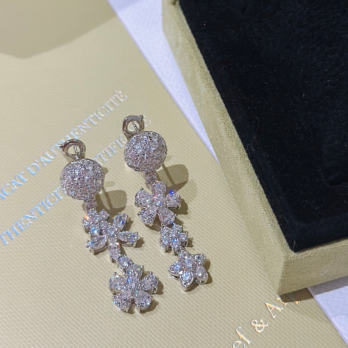 Folie Des Prés Earrings