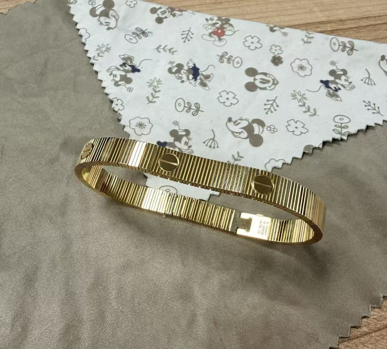 18K Love Unlimited Bracelet Flexible