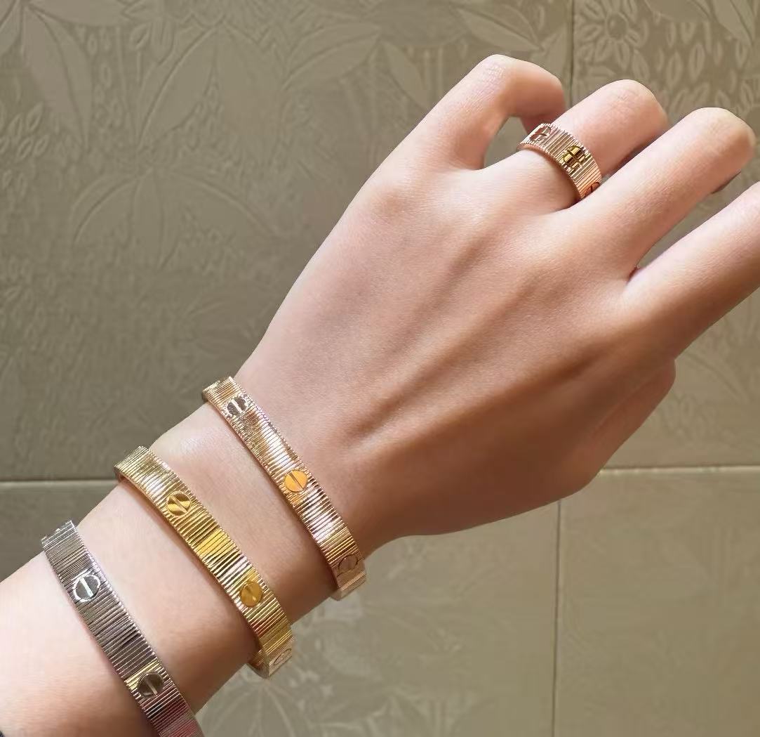 18K Love Unlimited Bracelet Flexible