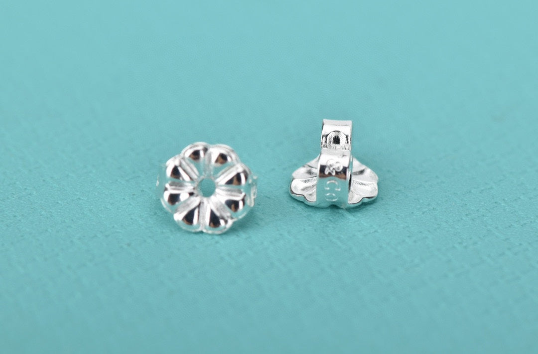 18K Return to T Heart Earrings
